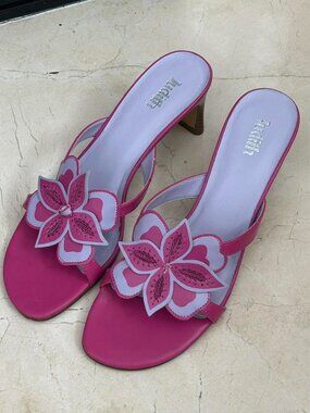 JUDITH Size 8.5 Pink & purple leather sandals with flower